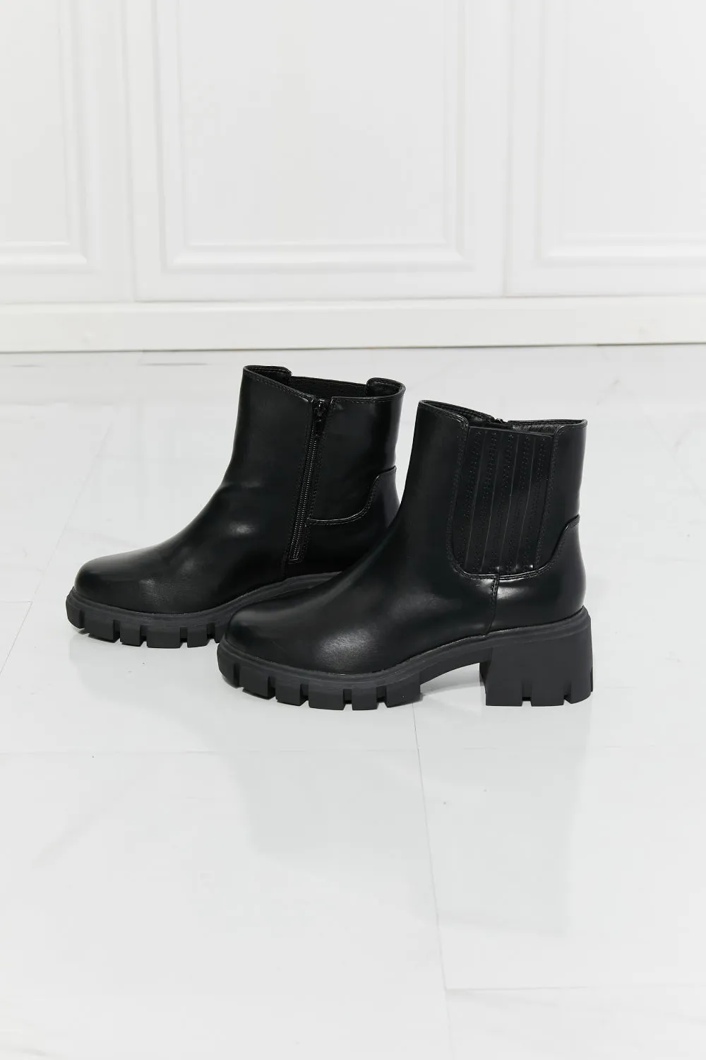 Chelsea Boots | Black
